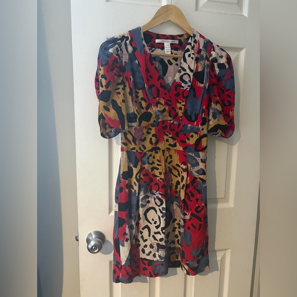 Diane Von Furstenberg silk Sabine dress size 4 pockets colourful animal print - Picture 2 of 10